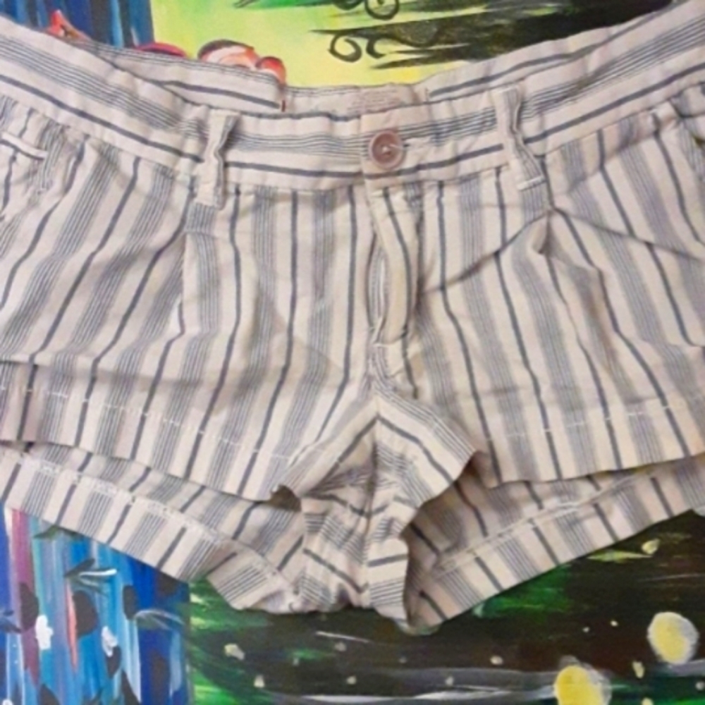 Hollister Size 5